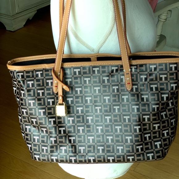 Tommy Hilfiger Handbags - Tommy Hilfiger Handbag  (nwot)